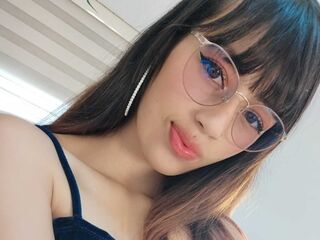 beautiful webcamgirl YiyisMarthin